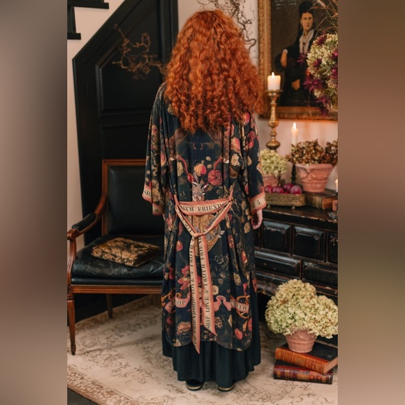 ⭐️NEW⭐️ Heart of Gold Vintage Victorian Art Full Length Duster Robe - Picture 10 of 15